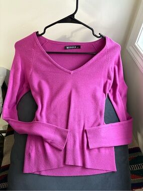 V-neck pink knit sweater office siren